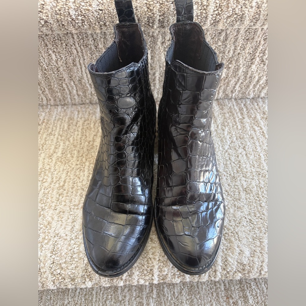 Zinda black leather ankle boots crocodile-embossed. Made in Spain size Eu36/US 6